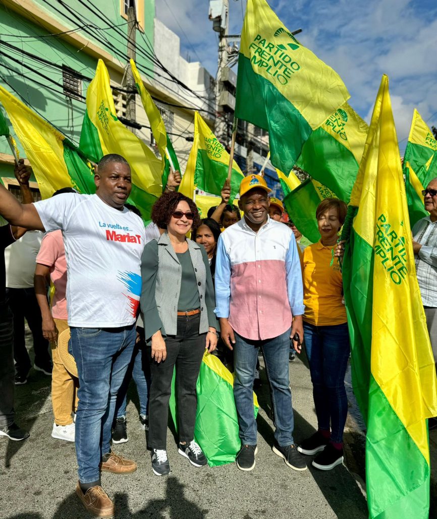 Frente Amplio realiza caminata en apoyo a candidatos a regidores