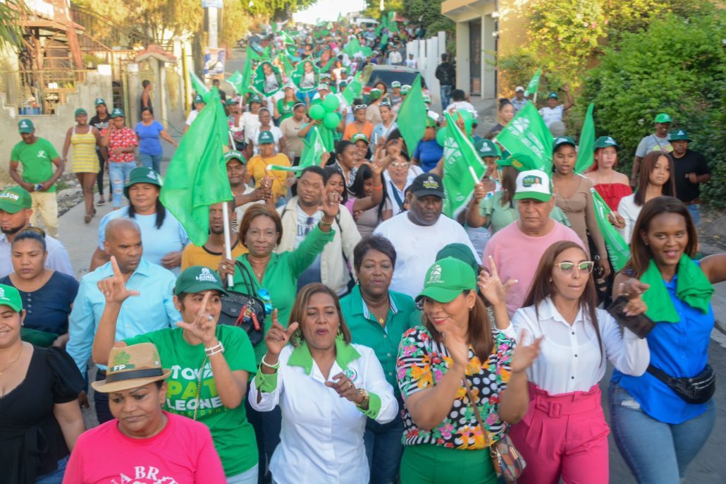 Madres dominicanas pagan errores del gobierno, dice secretaria de la mujer de la FP