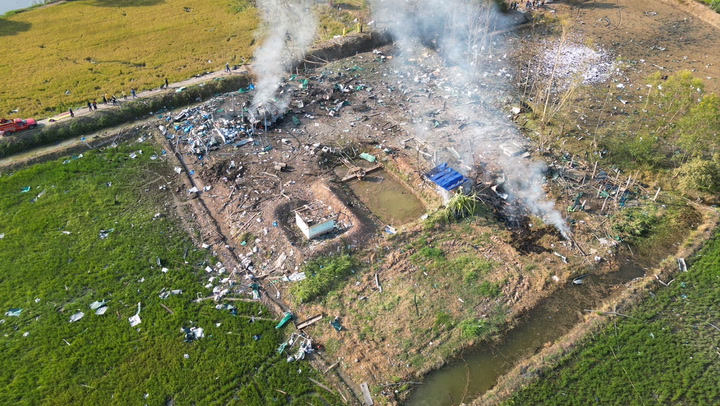 Al menos 20 muertos en Tailandia por una explosión en una fábrica de fuegos artificiales