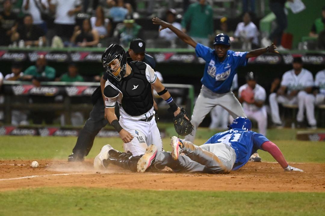 Licey cae en primero de la final; Mejía impulsa tres - Noticias de hoy en República Dominicana | De Último Minuto