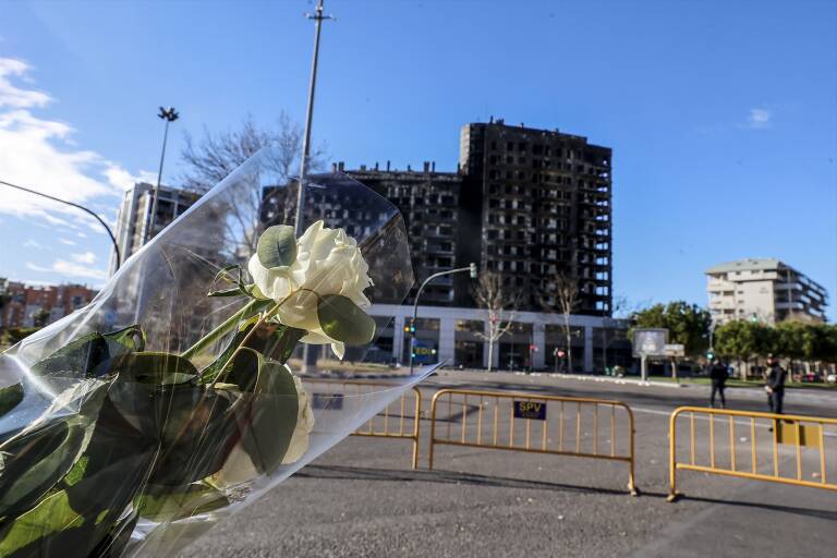 Valencia, sobrecogida el tercer día de luto por un incendio mortal