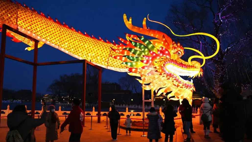 Fuegos artificiales, desfiles y festivales vuelven a Hong Kong por el Año del Dragón