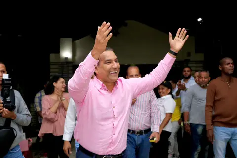 Luis Alberto lidera encuesta en Santo Domingo Este
