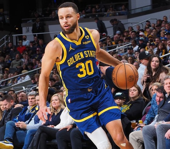 109-131 Stephen Curry fulmina a los Pacers con 11 triples