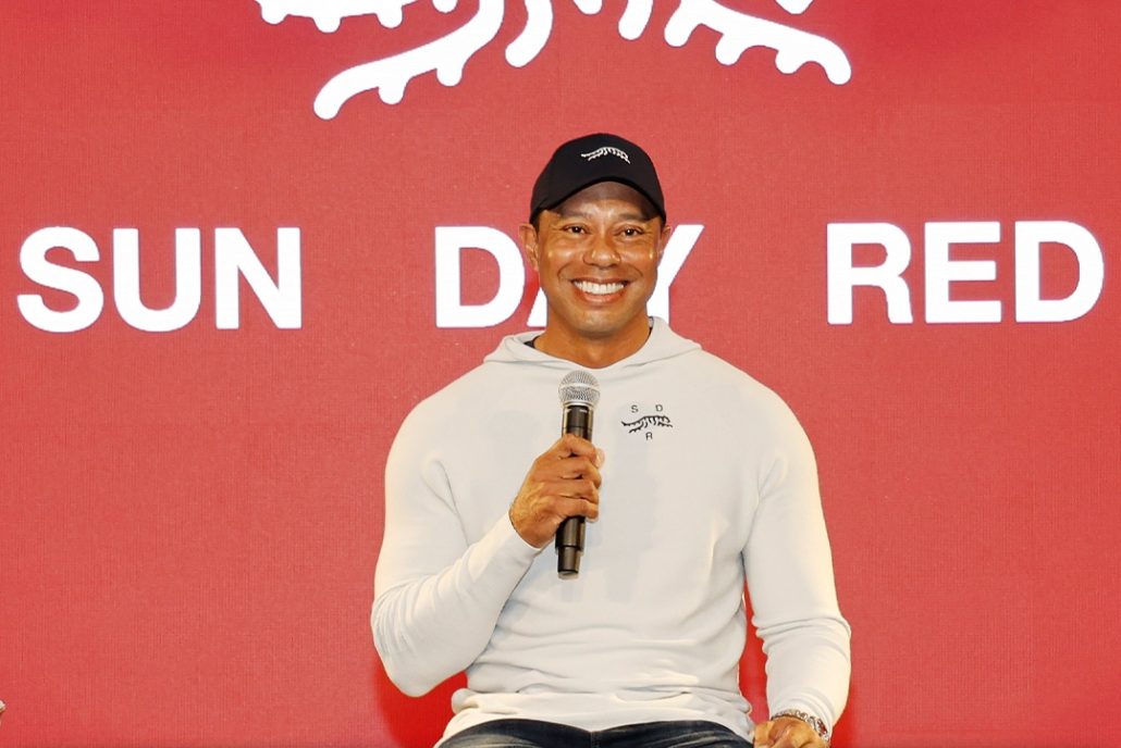 Tiger Woods presenta la marca de ropa Sun Day Red tras romper con Nike