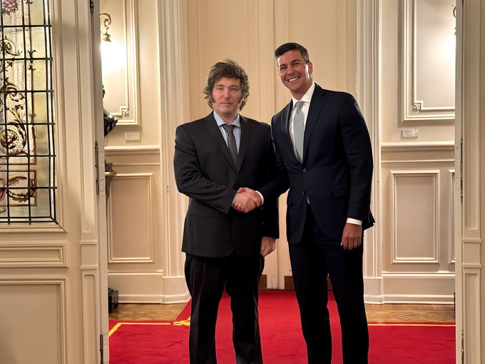 Javier Milei recibe al presidente de Paraguay, Santiago Peña, en la Casa Rosada