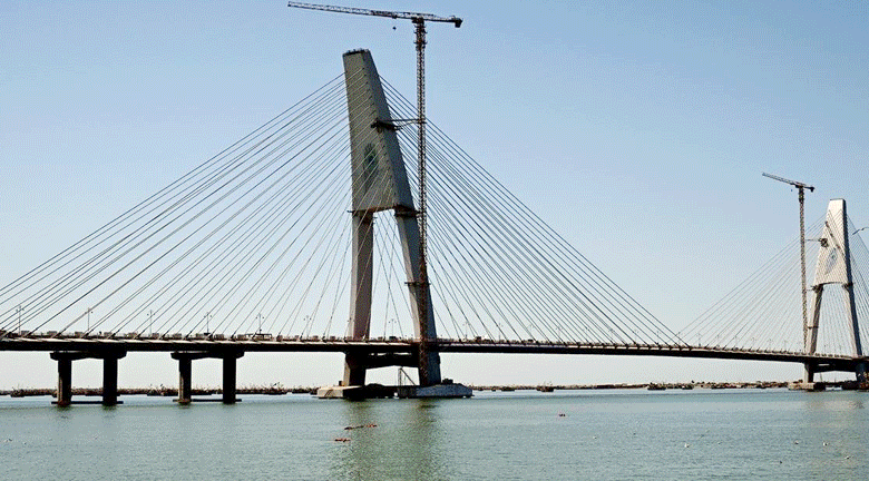 La India inaugura el puente atirantado más largo del país para conectar un templo hindú