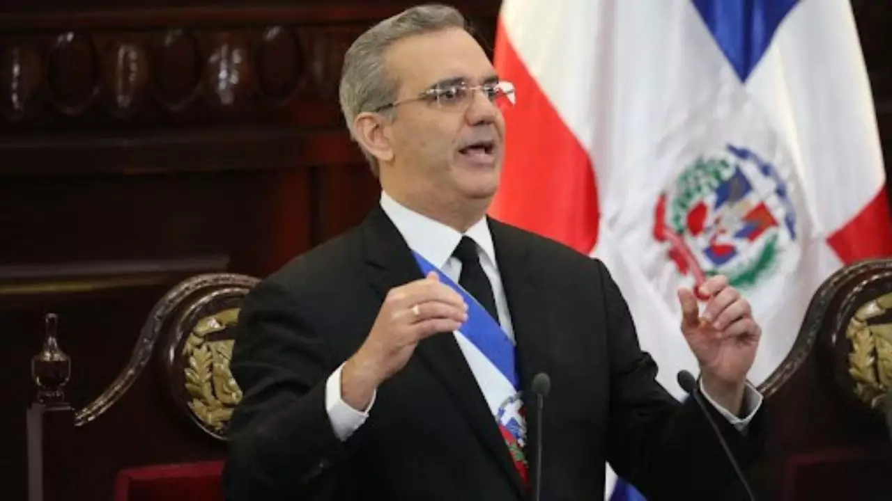 Abinader afirma seguirá trabajando para mejorar los salarios