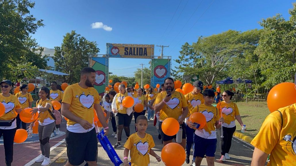 Más de mil personas participan en caminata del Voluntariado Jesús con los Niños “Héroes de corazón 2024” en Santiago