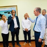 El PRM juramenta a regidor tras renunciar del PLD en Barahona - Noticias de hoy en República Dominicana | De Último Minuto