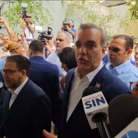 Abinader ejerce su derecho al voto y reitera su llamado a la población a votar - Noticias de hoy en República Dominicana | De Último Minuto