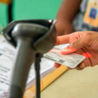 Denuncian compra de cédulas por parte del PRM en el Parque de Villa Faro