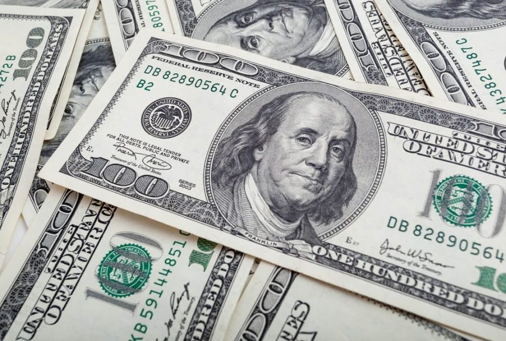 El dólar estadounidense será vendido por el Banco Central este viernes 2 de febrero a RD$59.10, mientras que la venta será en RD$57.60