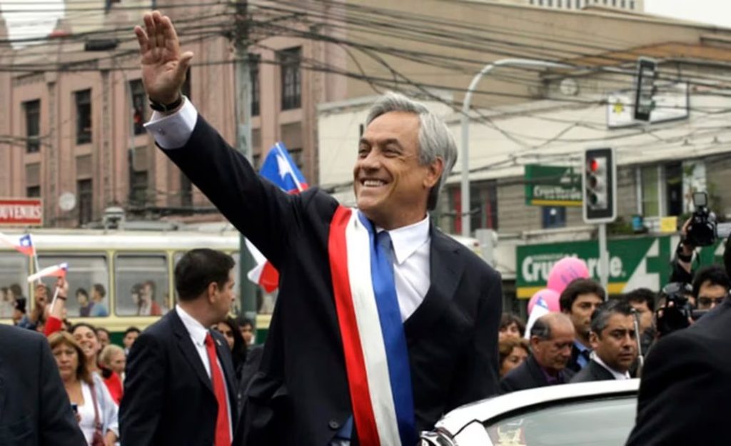 Sebastián Piñera, en imágenes: desde sus encuentros con líderes del mundo hasta su abrazo con los mineros rescatados | De Último Minuto