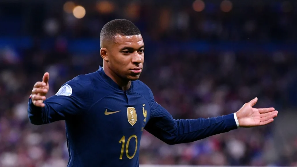 Mbappé asistirá a una cena de honor en el Elíseo con el jeque de Catar