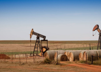 El petróleo de Texas con una ligera bajada del 0.07%, hasta US$76.44 el barril