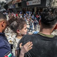 Mueren 107 personas en ataques israelíes en Gaza y el total de muertos supera los 32,300