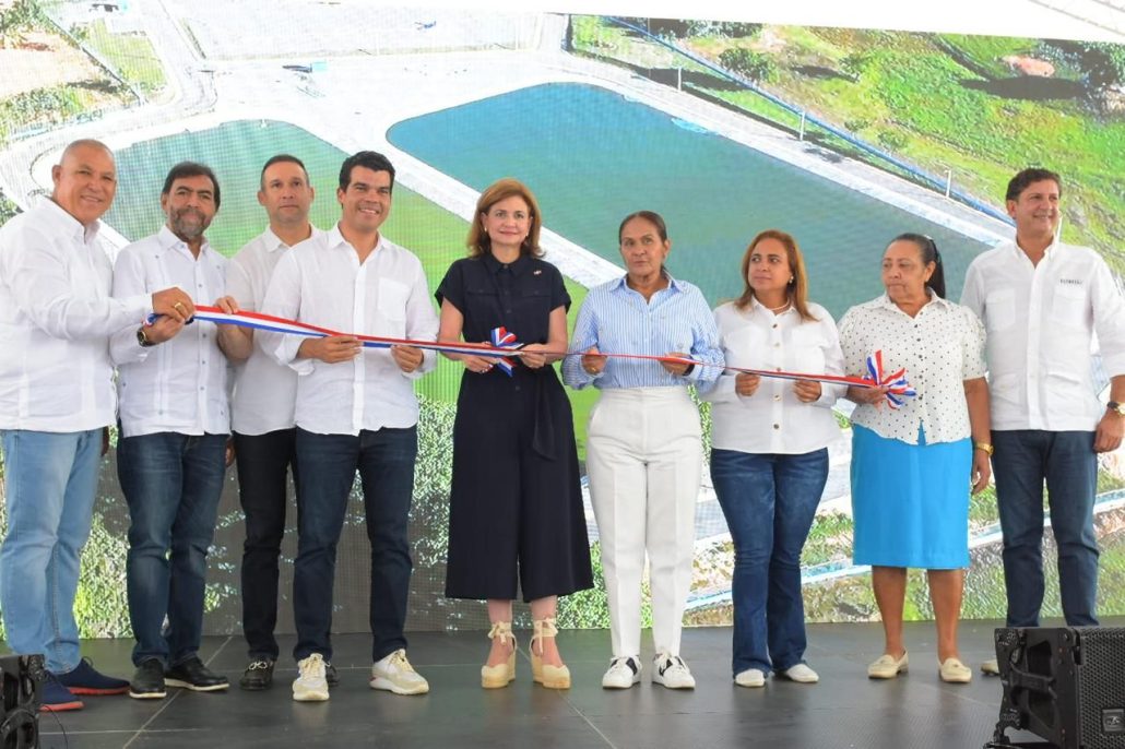 Vicepresidenta y director ejecutivo del INAPA, inauguran sistema de alcantarillado sanitario de Villa Riva, provincia Duarte