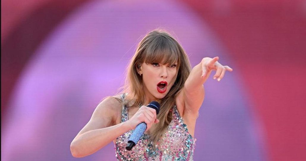 Taylor Swift celebra ante 60.000 espectadores su primer concierto en Singapur