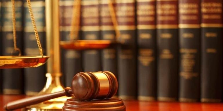 Tribunal ordena juico de fondo contra propietarios mueblería que colapsó, en La Vega