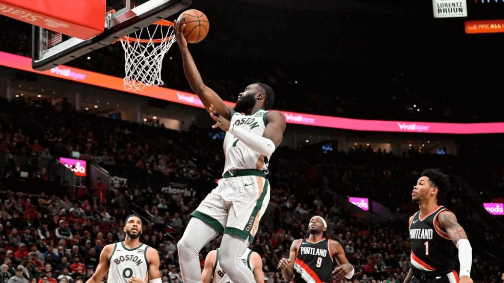 Celtics alcanzan la marca de 50 victorias liderando la NBA