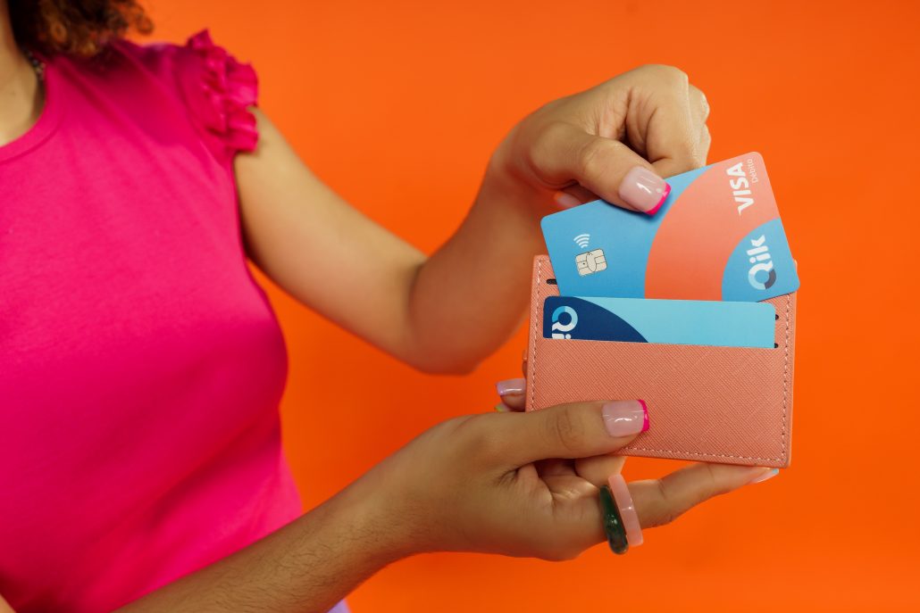 Qik Banco Digital lanza su tarjeta de débito Visa