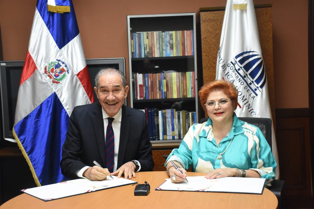 MESCyT y  Caribbean University de Puerto Rico suscriben convenio de colaboración 