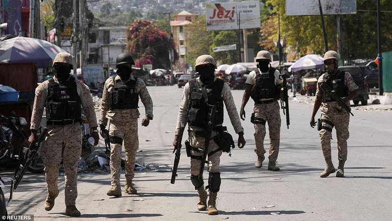 EE.UU. acumula infantes de marina en Haití para proteger la embajada, revela Le Nouvelliste