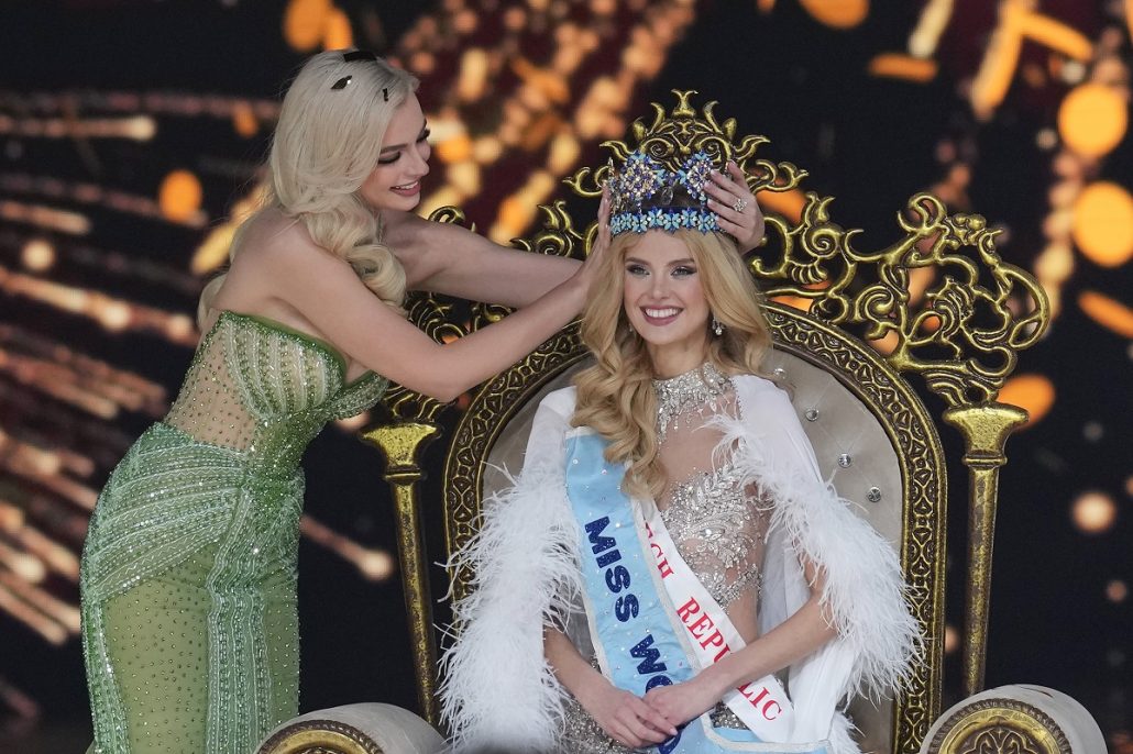La checa Krystyna Pyszková es coronada Miss Mundo en La India