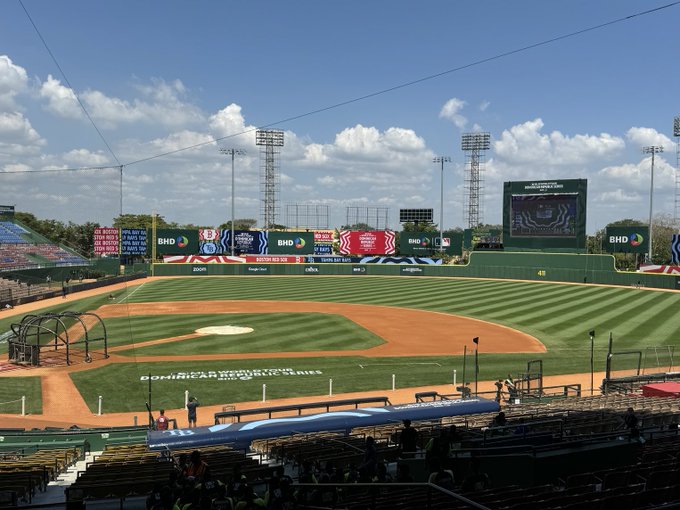 Se va la luz en el Estadio Quisqueya durante rueda de prensa de Tampa Bay