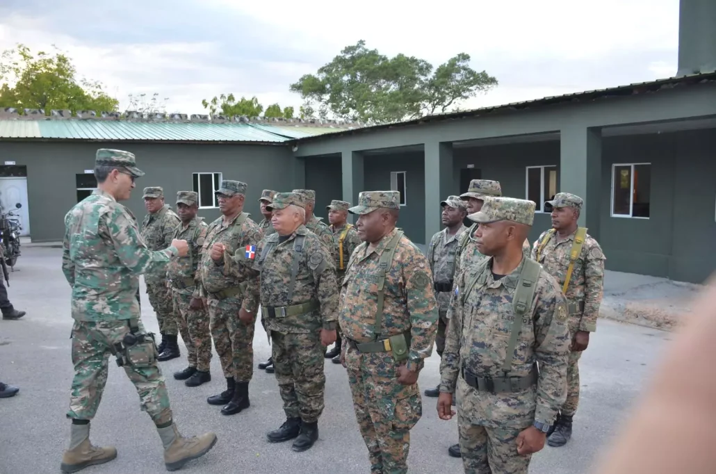 Ministro de Defensa dice soldados están preparados para prevenir incidentes en la frontera