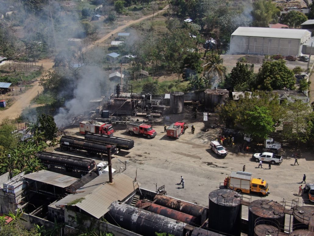 Sistema 911 coordina respuesta ante incendio en depósito de combustible en La Guayiga, Pedro Brand