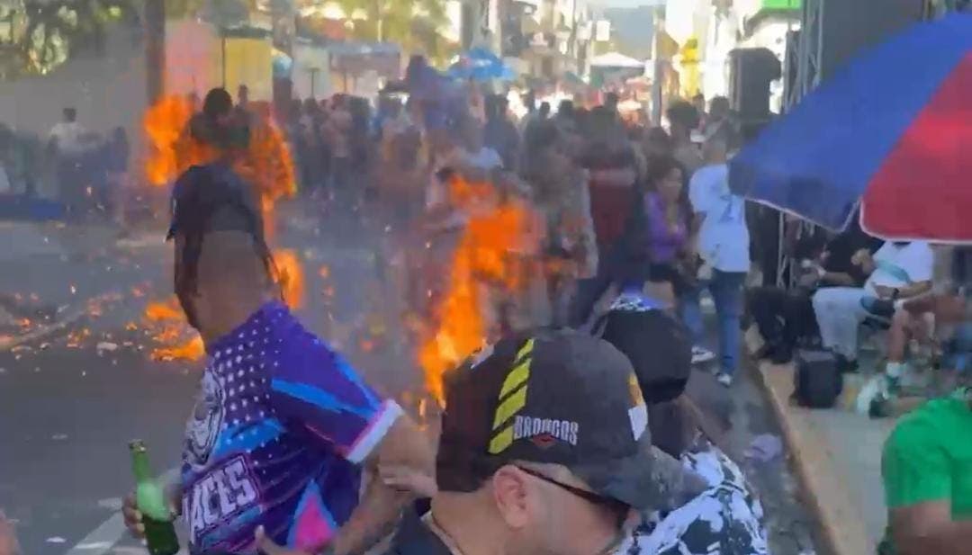 Trece personas en estado crítico por quemaduras en el carnaval de Salcedo - Noticias de hoy en República Dominicana | De Último Minuto