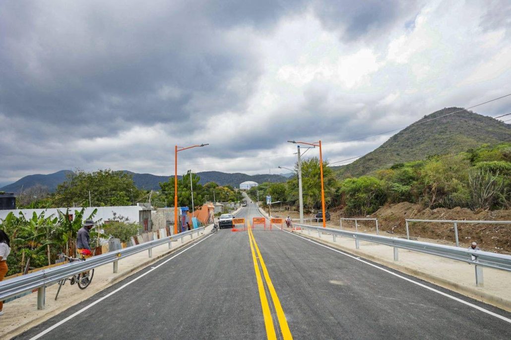 Gobierno entrega el puente de Villa Güera en Baní, obra esperada durante 50 años