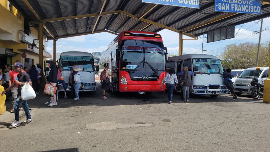 Transportistas al grito por la poca afluencia de usuarios en las paradas interurbanas