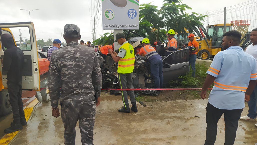 Se registra aparatoso accidente en autopista Duarte, Santiago - La Vega