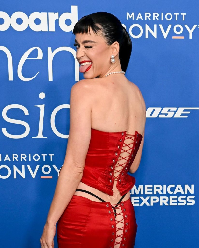 Vestuario de Katy Perry foco de atención en Premios Women Billboard