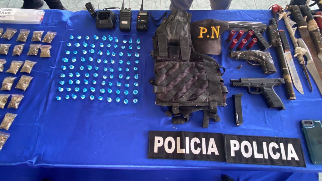Operación Relámpago: PN, FFAA y MP ocupan drogas, armas de fuego y artesanales en La Romana