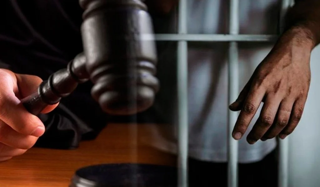 Condenan a 15 años de prisión maestro que abusó sexualmente de una adolescente