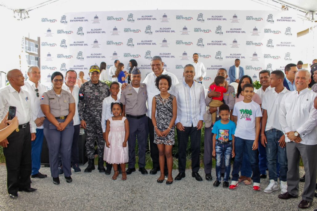 Gobierno entrega 128 viviendas Familia Feliz a miembros de la Policía Nacional