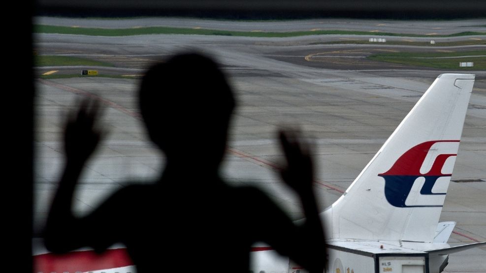 Familias aún buscan respuestas 10 años después de la desaparición del vuelo MH370