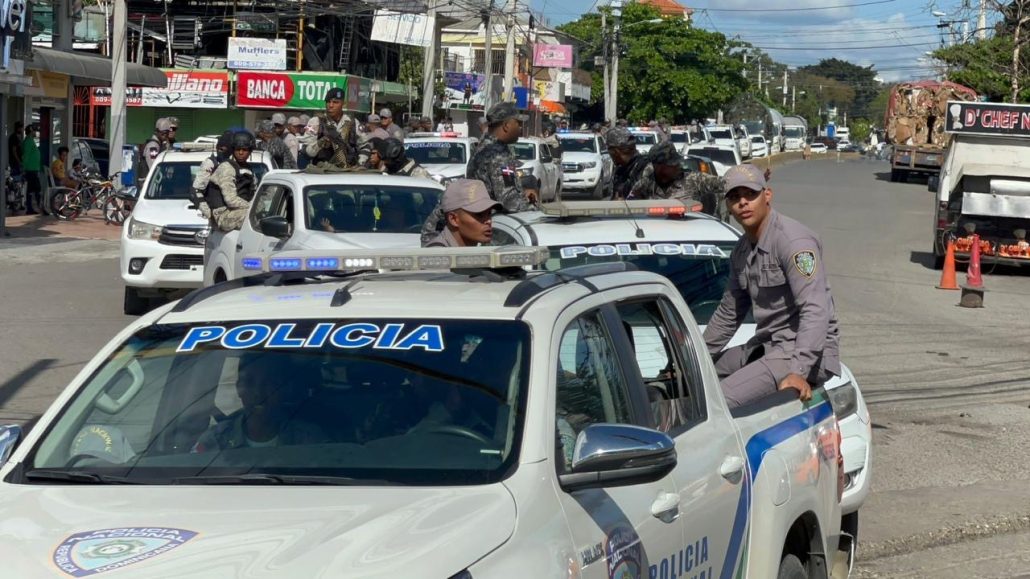 Tras allanamiento autoridades incautan 28 armas de fuego y 452 cortopunzantes en Santiago