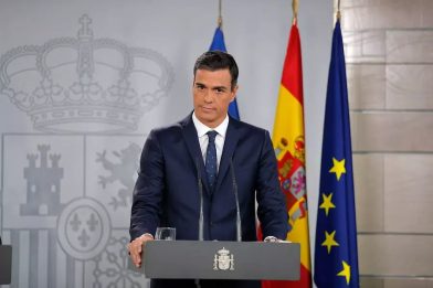 Gobierno español acusa de “persecución” al juez que envió a juicio esposa de Pedro Sánchez