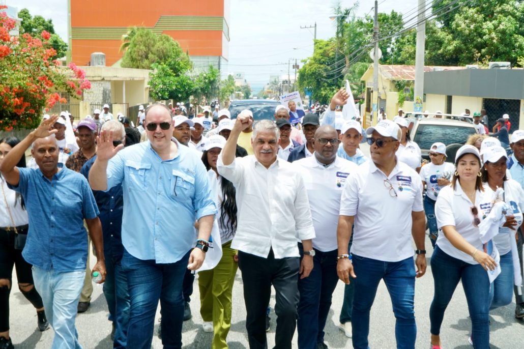 Miguel Vargas asume compromiso de aumentar inversión y protección medioambiental región sur