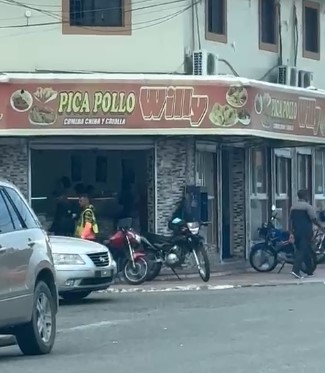 Pica pollo donde ultimaron joven a tiros sigue en funcionamiento