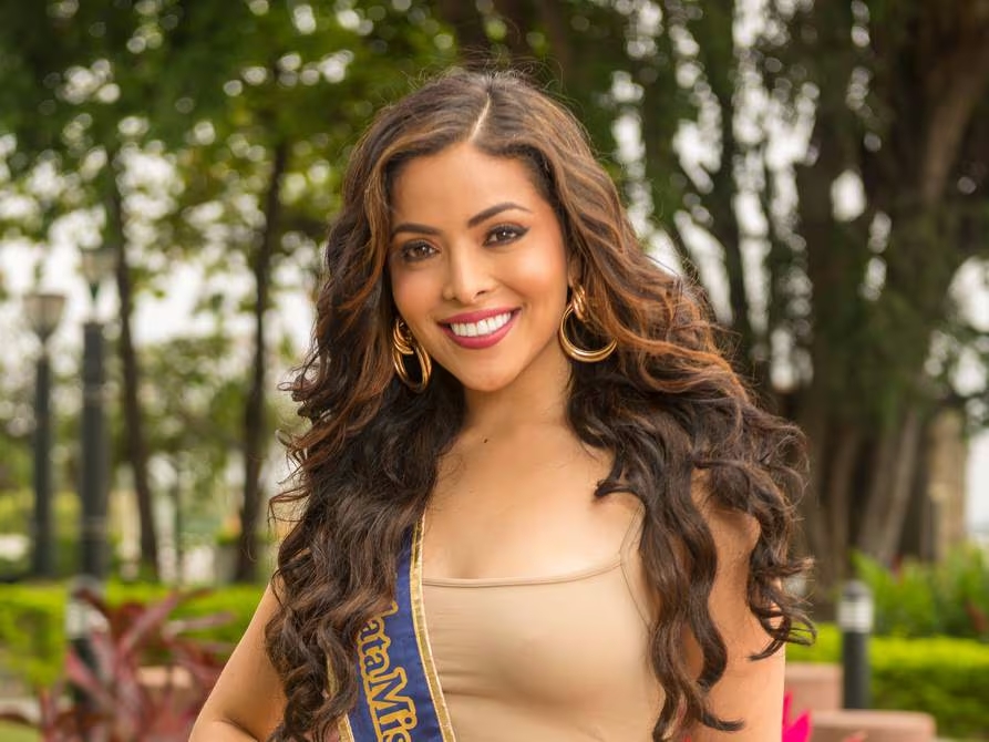 Asesinan a tiros en un restaurante a una ex candidata a Miss Ecuador vinculada a un capo narco