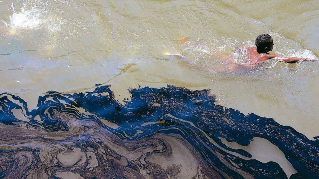 Solo una gota de petróleo puede contaminar 25 litros de agua