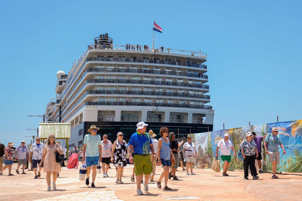 Sur Futuro trabaja junto a Turismo en recepción de cruceristas visitan Pedernales