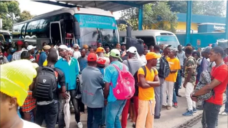 FENATTRANSC realiza llamado a no transportar pasajeros haitianos en sistema público