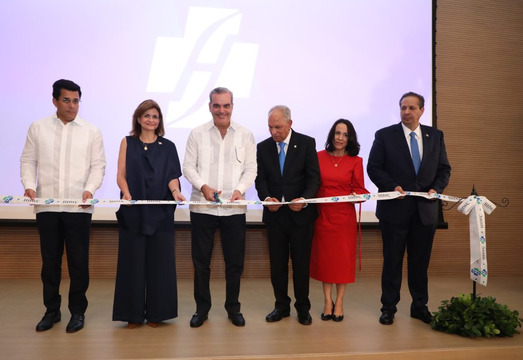 Inauguran moderno complejo de salud en Santiago con una inversión de más de US$102 millones